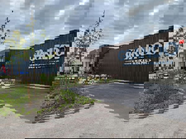 Bedrijfstuin voor Grando Keukens | Badkamers